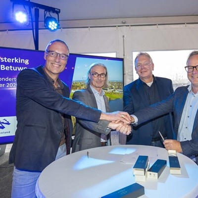 Contracten getekend voor dijkversterking Neder-Betuwe